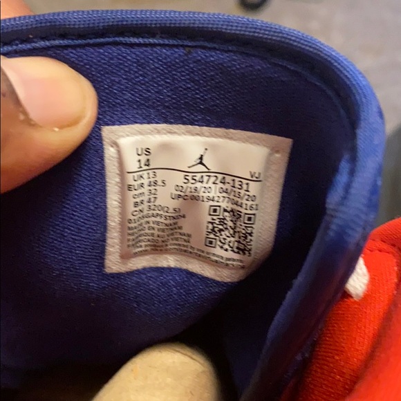 Air Jordan 1 mids main image 4